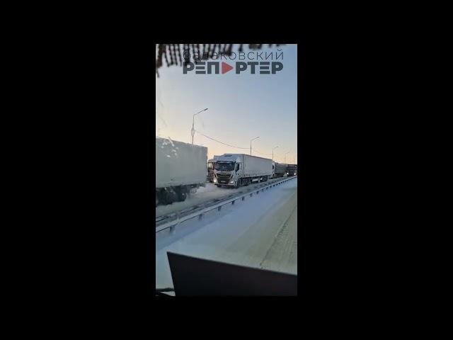 Колонна с гуманитарной помощью из Балакова попала в затор