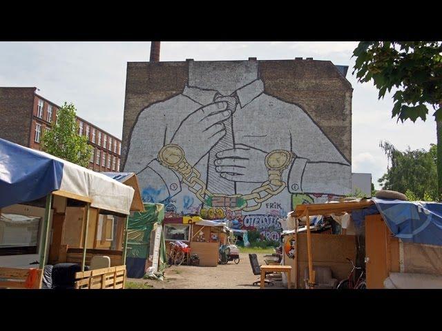 Walking in Berlin. Kreuzberg - Berlin wall