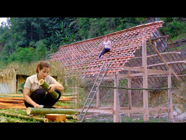 Build a new house, knit bamboo for the roof frame, roof with palm leaves