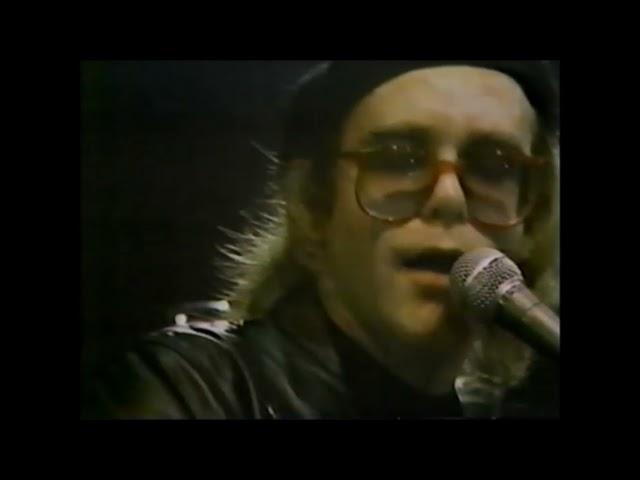 Elton John | Funeral for a Friend/Love Lies Bleeding - Live 1977 Wembley