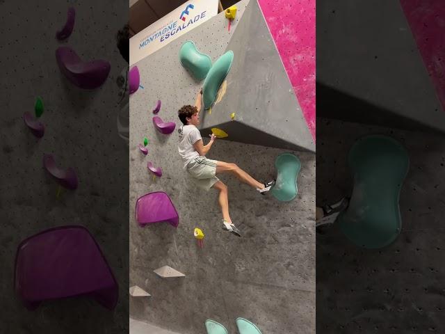 Crazy boulder ️ #bouldering #climbing #escalade #bloc #coordination #jump