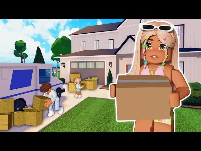  MOVING into our NEW HOUSE on Berry Avenue | Roblox Roleplay