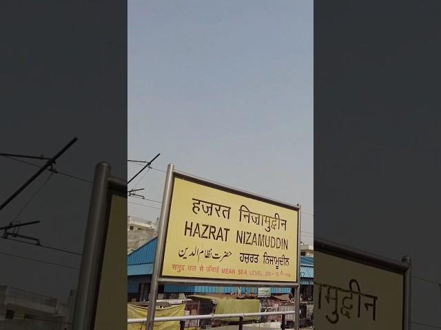 Duronto Express departs Nizamuddin #shortvideo #durontoexpress #hazratnizamuddindelhi