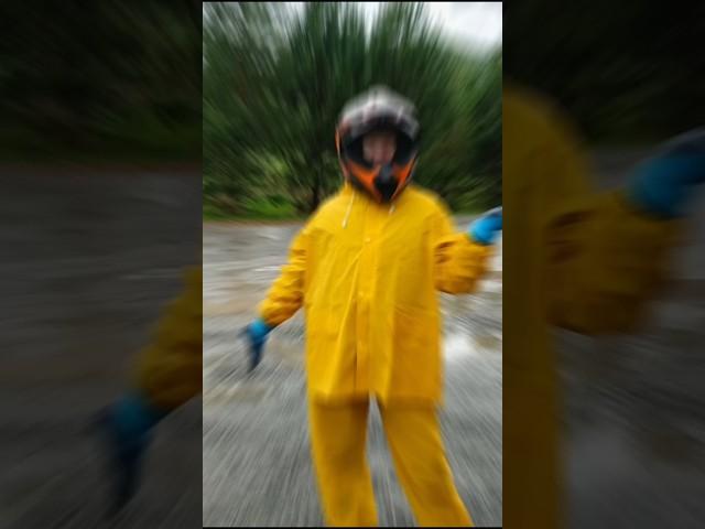 В холод и дождь!