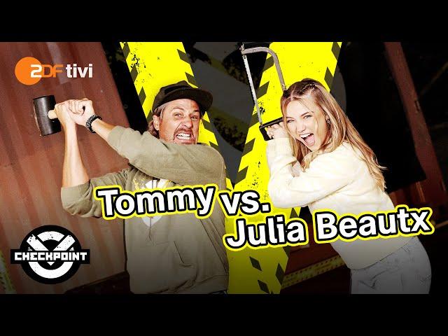 Julia Beautx kämpft: Kann sie Tommy schlagen? #battle | Checkpoint ZDF