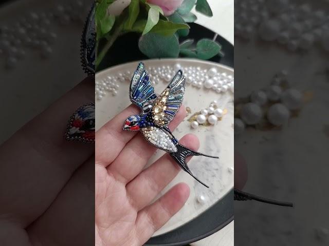 Брошь Ласточка, вышивка бисером, пайетками, ручная работа #beadedjewelry #украшения