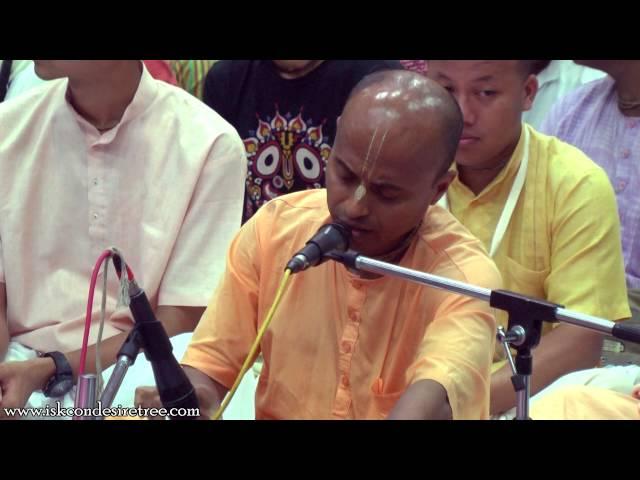 Jai Sachinandan Prabhu Singing Hare Krishna Maha Mantra Evening Session at Namotsava Kirtan Festival