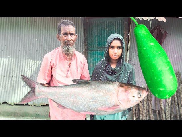 মা‌ আজ বা‌ড়ি‌তে আসায় বাজার থে‌কে বড় দে‌খে সিলভর কার্প মাছ আনলাম