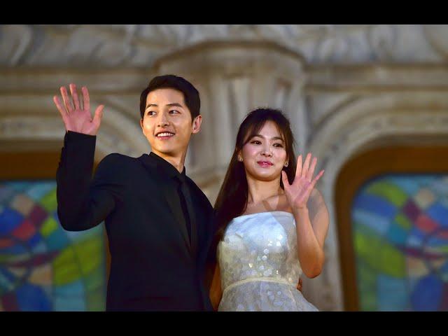 Quyosh avlodlari seriali qahramonlari Yu Si Jin (Song Joong-ki) va Kan Moyeong) Song Hye-kyo