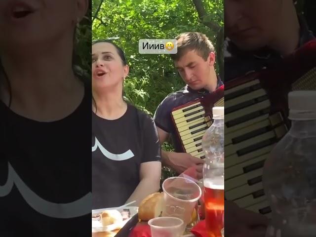 Мухрат удивила всех. Даргинские песни под гармошку. Без фонограммы