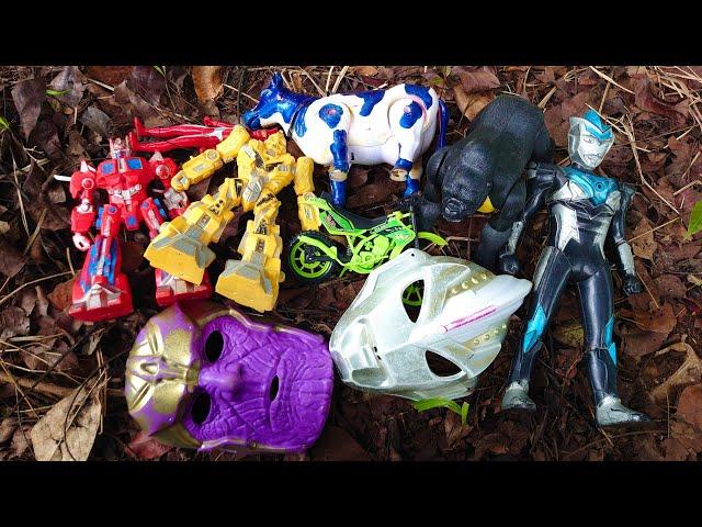 Menemukan Mainan Ultramen, Sapi, Dinosaurus, Gajah, Motor Balap, Helikopter, Water Gun, Pistol