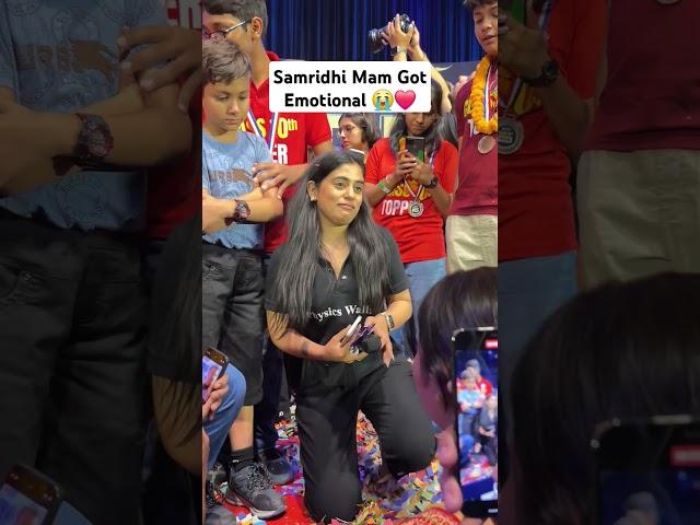 Samridhi Mam Got Emotional ️ #physicswallah #class10