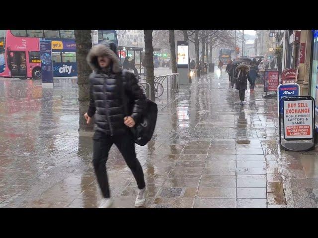 MANCHESTER ENGLAND, WALKING AROUND MANCHESTER CITY CENTER IN HEAVY RAIN, WALKING TOUR, CITY WALK, 4K