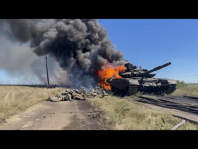 Just happened! Convoy of 2,500 Russian Reinforcements destroyed by Ukraine on the Border