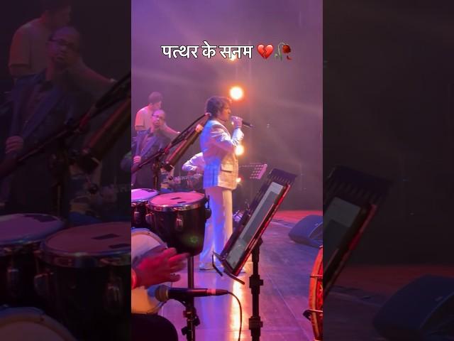 Nostalgia hits deep as Sonu Nigam breathes life into Rafi Sahab’s Patthar Ke Sanam ️‍🩹 #sonunigam
