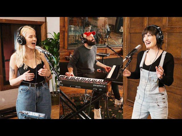 ​@MileyCyrus Flowers / @brunomars When I Was Your Man MASHUP ft. Sara Niemietz & Moira Mack