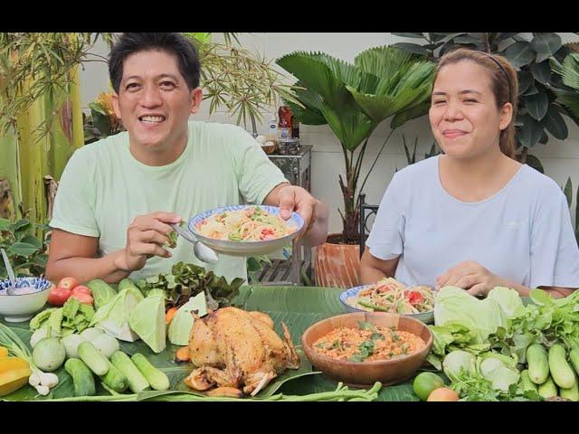 Making Thai papaya salad with Team AgustinTv