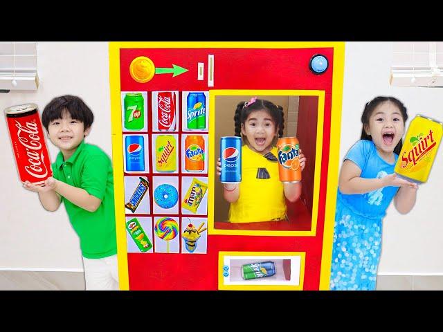 Annie and Suri Pretend Play with Vending Machine Kids Toy | Funny Story for Children