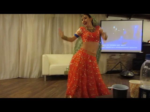 Russian bollywood dancer Alesya Rangeela performing with dance Rangeelo Maro Dholna in Sochi