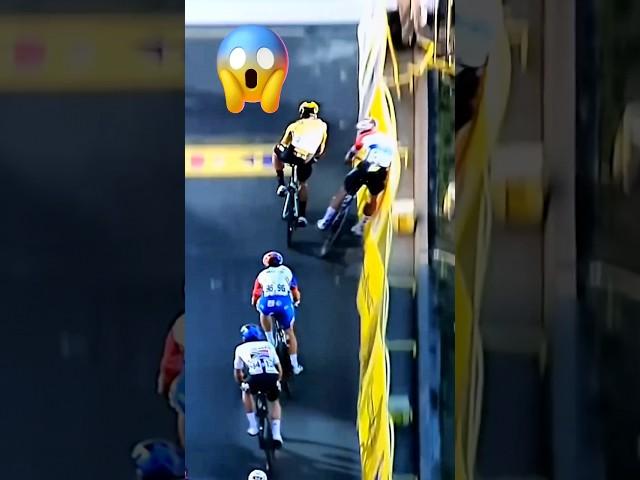 Horrible CRASH Fabio Jakobsen During Cycling Sprint | Jakobsen vs Groenewegen #shorts