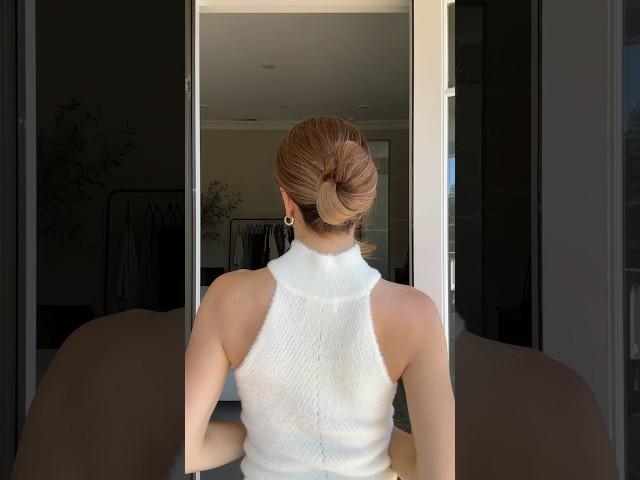 CHIC TWISTED BUN USING A SMALL CLAW CLIP