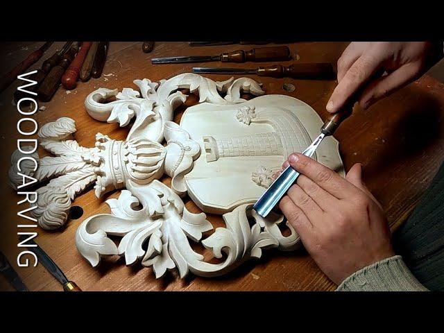 The coat of arms family .Wood carving.Фамильный герб