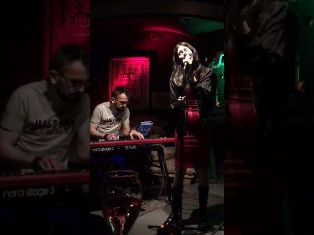 Alma Nicole - The Scientist Coldplay cover- Uzina Coffee show :) 21.05.2021