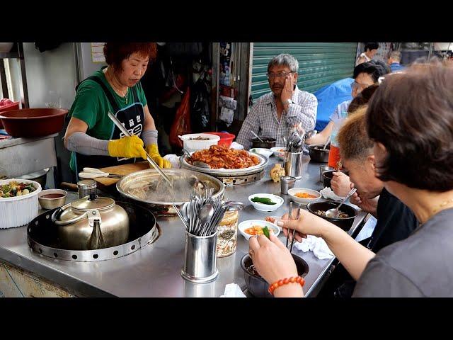 Soup made by grandmother for just $4 at market / Korean street food