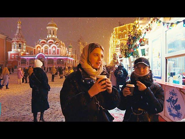  Snowfall in Moscow Red Square. GUM Fair. Merry Christmas. Happy New Year Preparation 2023