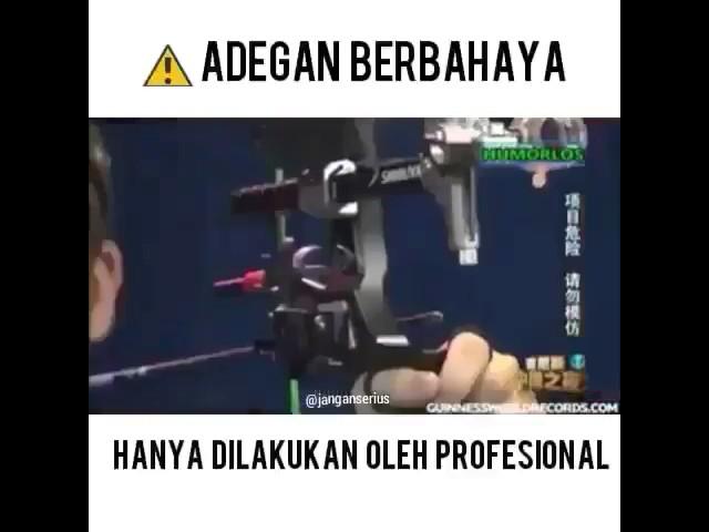 WARNING!!! ADEGAN BERBAHAYA, KALAU GAK KUAT JANGAN DILIHAT..!!!