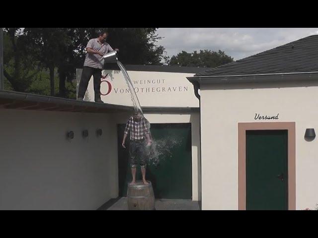 witzig!! Günther Jauch accept  Ice Bucket Challenge von Manuel Neuer