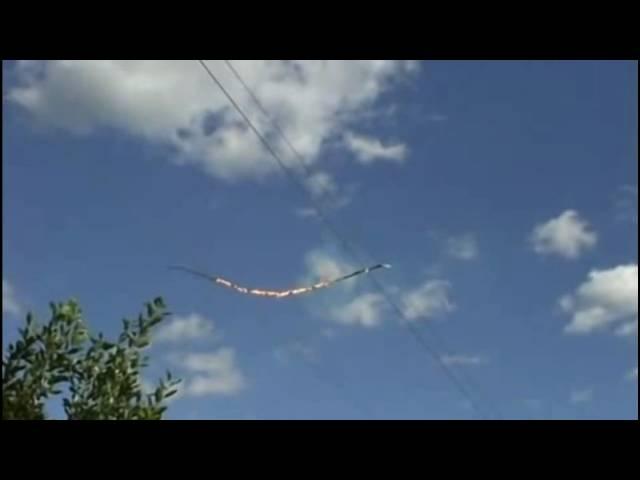 Tree branch falls on power lines - high voltage -  Wicked Effect