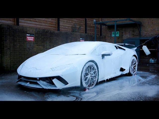 Wash and Waffle #1 - Cleaning a Lamborghini Huracan Performante