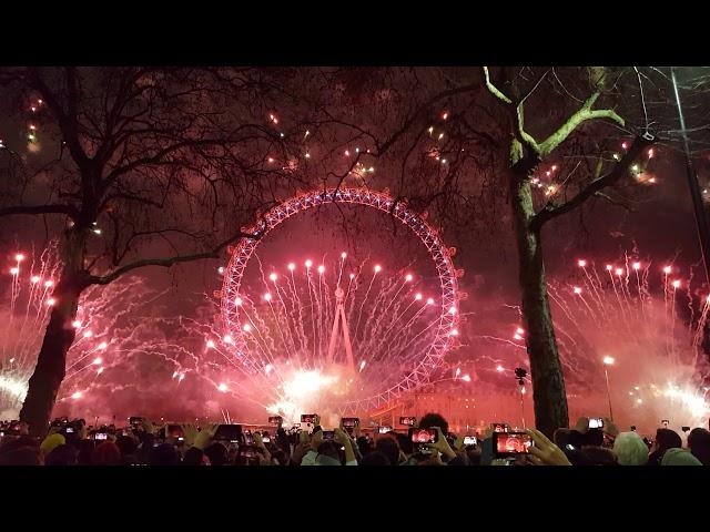 London 2018/2019 New Years Eve Fireworks - Blue Area