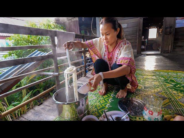 Village Life in Thailand - Breakfast + Massage in 100 Year Old Wooden House!