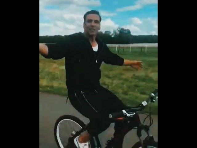 AKSHAY KUMAR CYCLE ACCIDENT||#shorts #akshaykumar #funny