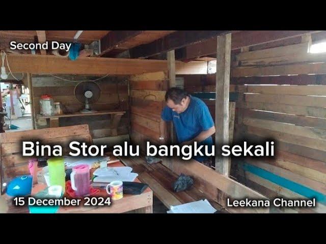 Hari kedua bina Stor dan bangku sekali / 80 % hampir Siap