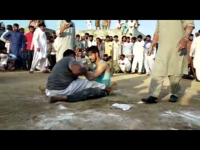 Naveed tairan wala vs Awis butt vini muqabla Arm wrestling Pakistan Punjab | buttg tv | 03014240476