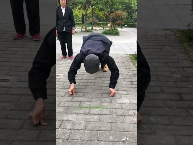 98 летний китаец на зарядке