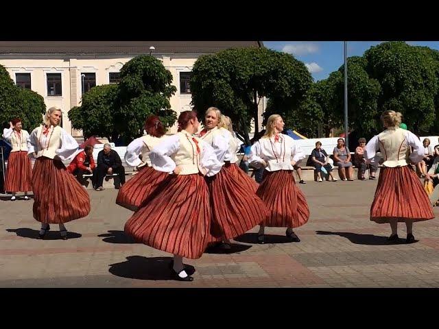 Эстонский народный танец "Laulge, poisid, laulge, peiud!"