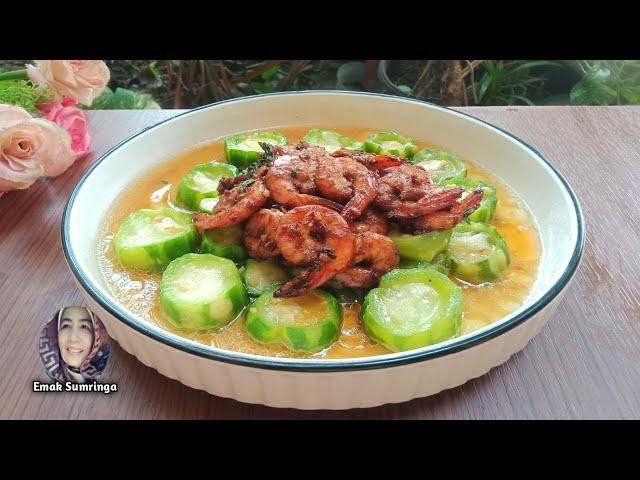 Cooking luffa (sponge) gourd and prawns like this is really delicious