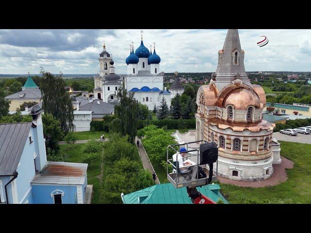 Художник из Серпухова Кирилл Назаров рисует на высоте птичьего полета.