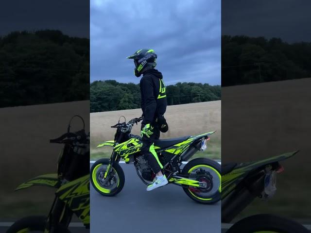 #supermoto #fantic125 #bikelife #wheelie #youtubeshorts #vibes #viral