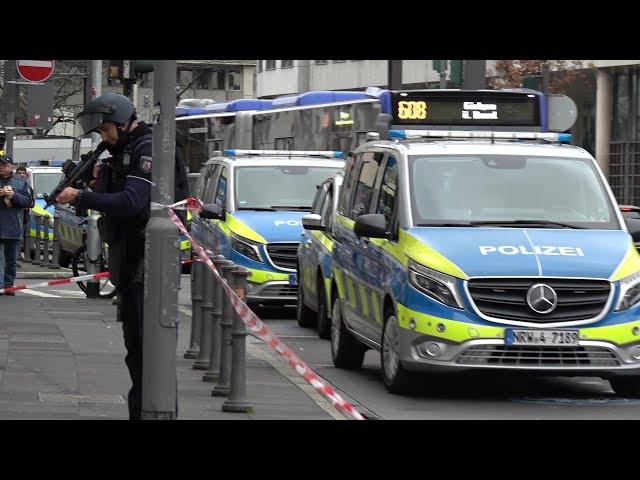 Psychisch Kranker mit Waffe in Wohnung löst Polizei-Großeinsatz aus am Bonner Friedensplatz 17.12.24