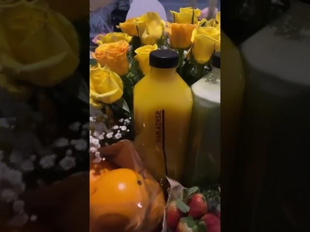 تنسيق هدية سلة كرورنا بالفواكه و الورد الطبيعي في محل عربة ورود الطايف