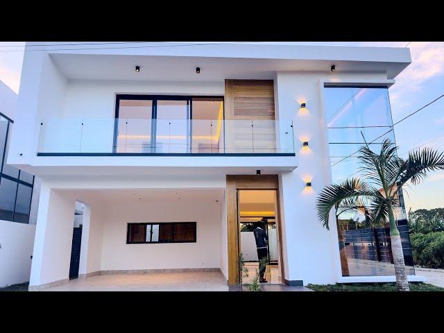 UNA CASA REALMENTE HERMOSA DE VENTA EN SANTIAGO DE LOS CABALLEROS, USTED DIRÁ SI REALMENTE ES DURA!