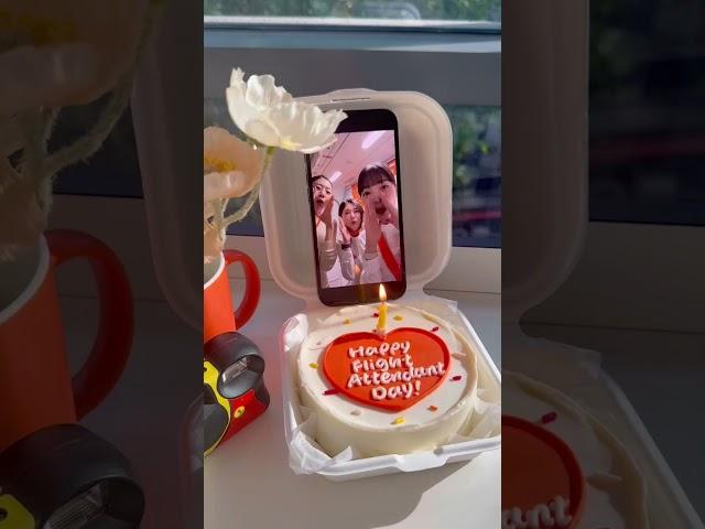여행이 설레는 이유 중 하나는​ 언제나 하늘 위에서 반겨주는 미소가 있기 때문입니다