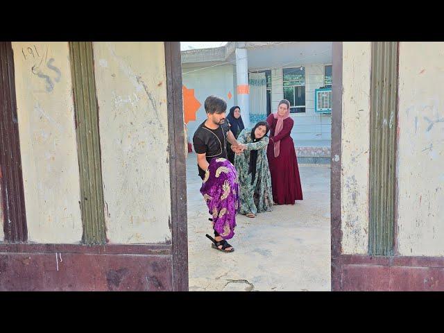 Pourya Khaneh allows his second wife to return peace to her grandfather's family.