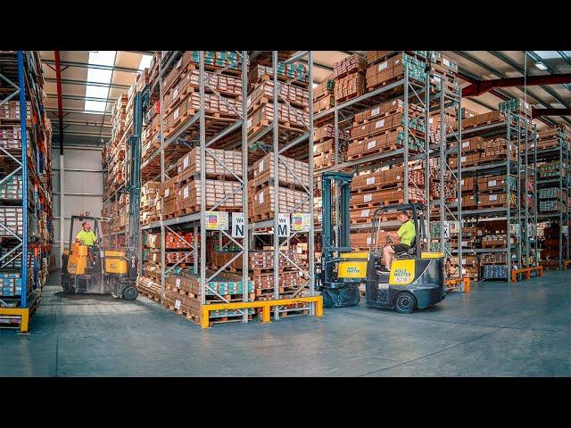 #Combilift Aisle Master - in Narrow Aisle handling pallets in a #warehouse