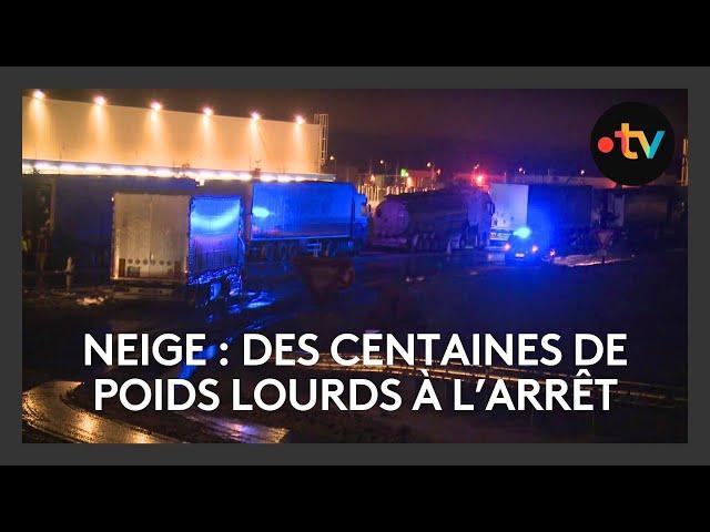 Neige : des centaines de poids lourds à l'arrêt sur l'A84